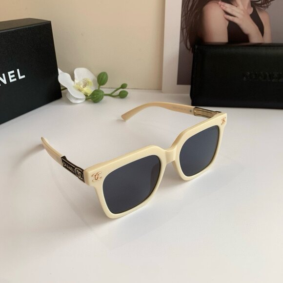 High-Fashion Chanel Square Eyewear - Picture 5 of 7